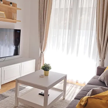 Terrace & Free Parking Apartament Split