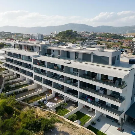 Apartment With Garden And Free Private Parking *