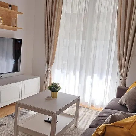 Split Terrace & Free Parking Apartment *